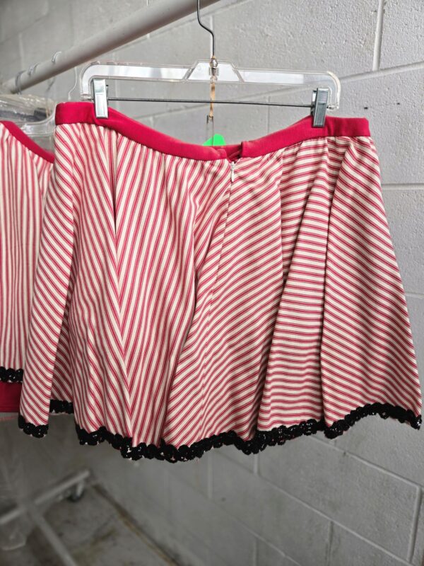 Festive costumes - Image 6