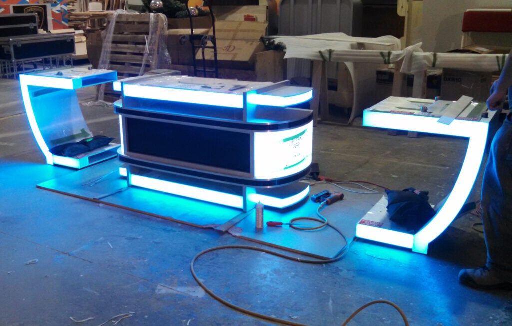 Design_Behind the Scenes_Traveling Desk_2_LG